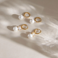 Boucles d'oreilles créoles ovales J&D Jewelry en acier inoxydable plaqué or 18 carats, étanches, avec zircone blanche et perle de verre, pour femme, cadeau
