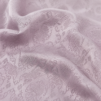 Tissu jacquard satiné imprimé à la main avec motif de branches entrelacées rose fumé, textile floral traditionnel chinois pour vêtements