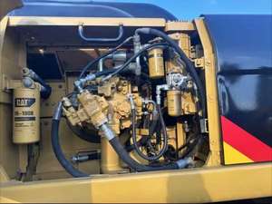 เครื่องจักรก่อสร้างรถขุดตีนตะขาบขนาดเล็กมือสองสำหรับแมว330 D - Product Image 5