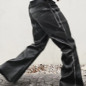 YSJY Produttore OEM di <span class=keywords><strong>Pantaloni</strong></span> in <span class=keywords><strong>Ecopelle</strong></span> Oversize Personalizzati, Stile Casual Streetwear, Modello Baggy a Zampa d'Elefante per Uomo - Product Image 2