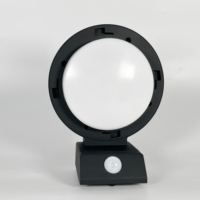 Nouvelles appliques murales solaires extérieures avec capteur de mouvement IP44 corps en plastique étanche pour l'utilisation de patio de cour de paysage de jardin