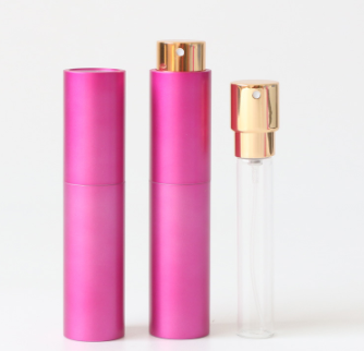 Botella de perfume rosa