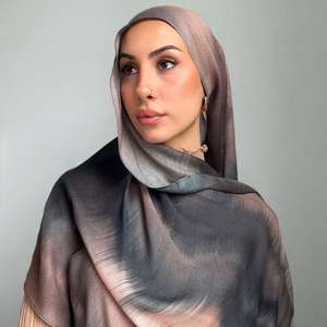 Voile musulman personnalisé avec logo, respirant, 4 saisons, élégant et modeste, en modal imprimé pour femmes, vente en gros, modèle 2026, le plus vendu - Product Image 1