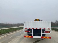 Vente directe usine : Camion benne Howo 8x4 avec grue de levage 350 CV Euro 3, grue montée sur camion, pompe et moteur de boîte de vitesses Zoomlion