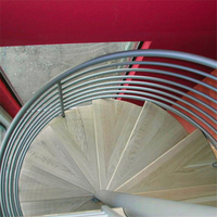 Moderne Wendeltreppe aus Gusseisen zum Verkauf mit Holz profil