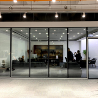 Cloison de bureau moderne sur mesure, réglable, en verre trempé double, insonorisée, avec cadre en aluminium invisible, pour écoles et hôpitaux