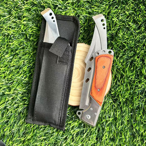 Coltello Pieghevole a Coda di Rondine con Lama in Acciaio Inossidabile e Manico in Mogano, per Cucina, Campeggio e Attività all'Aperto, Taglio di Frutta e Carne, Regalo per Uomo - Product Image 4