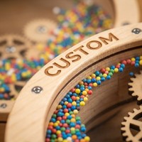 Console de jeu Montessori personnalisée en bois, avec tambour à engrenages et perles sensorielles, pour la motricité fine, jouet éducatif OEM