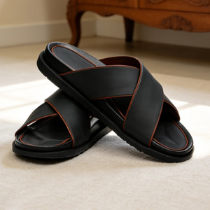 Sandales à lanières croisées pour hommes en cuir PU avec semelle EVA – Chaussures décontractées tendance pour l'été - Product Image 3