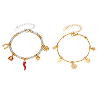 Bracelet classique en acier inoxydable plaqué or 18 carats avec breloques coccinelle, cœur et trèfle en zircon cubique – Bijoux de mode en gros