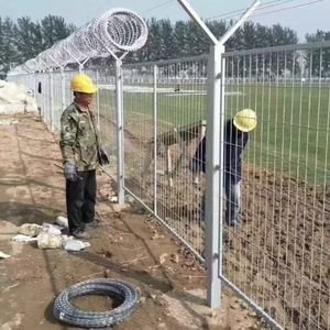 Panneaux de clôture en treillis métallique robuste pour la sécurité extérieure, la délimitation des jardins et la protection anti-escalade - Product Image 3