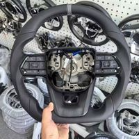 Volant noir à boutons en cuir pleine fleur avec surpiqûres rouges et détails jaunes GR pour Toyota Land Cruiser LC79 LC76 LC300