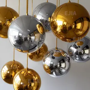 金色和银色反光充气镜子气球，用于婚礼派对或房地产庆典活动或圣诞装饰