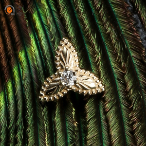 Giometal 18Kt oro sólido oreja Piercing diamante genuino sin rosca Gemmed Prong Center <span class=keywords><strong>Trillian</strong></span> flor superior Conch cuerpo joyería - Product Image 2