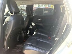 Personalización Interior, USADO, MODELO 2019 2020 <span class=keywords><strong>2021</strong></span>, JEEP CHE RO KEE LATITUDE PLUS FWD, VOLANTE A LA IZQUIERDA, ASIENTOS DE CUERO TRASEROS - Product Image 4