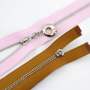 <span class=keywords><strong>Fermeture</strong></span> <span class=keywords><strong>éclair</strong></span> en métal couleur argent brillant à extrémité ouverte en forme de Y 15 <span class=keywords><strong>CM</strong></span> 18 <span class=keywords><strong>CM</strong></span> 20 <span class=keywords><strong>CM</strong></span> 25 <span class=keywords><strong>CM</strong></span> 30 <span class=keywords><strong>CM</strong></span> 40 <span class=keywords><strong>CM</strong></span> 50 <span class=keywords><strong>CM</strong></span> 60 <span class=keywords><strong>CM</strong></span> <span class=keywords><strong>70</strong></span> <span class=keywords><strong>CM</strong></span> <span class=keywords><strong>pour</strong></span> sac - Product Image 4