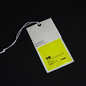 ป้ายกระดาษสำหรับเสื้อผ้า รองเท้า และกระเป๋า ขายส่ง สำหรับแบรนด์ ดีไซน์โดดเด่น ป้ายห้อยสินค้าหรูหราสำหรับเสื้อผ้า ป้ายห้อยแบบสวิงเป็นมิตรกับสิ่งแวดล้อม - Product Image 3