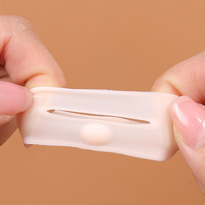 YNBG GJ110 Protège-orteils en silicone pour ongles longs - Protection des pieds et des doigts, éclaircissement du teint, taille unique, utilisation toutes saisons - Product Image 3
