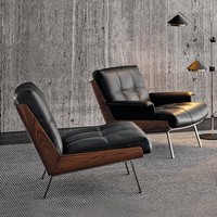 Fauteuil en cuir moderne avec pieds en bois massif et en métal, fauteuil de détente confortable pour salon et chambre à coucher