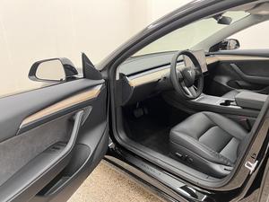 Voiture d'occasion <span class=keywords><strong>Tesla</strong></span> <span class=keywords><strong>Model</strong></span> <span class=keywords><strong>3</strong></span> RWD 2022, berline électrique d'occasion, conduite à gauche, automatique, luxueuse, robuste, économique, design sportif et high-tech - Product Image 2