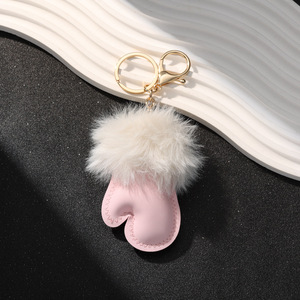 Gants mignons en peluche style Ins pour l'automne et l'hiver, petits gants pour filles avec pendentif en cuir PU, porte-clés de voiture, accessoires décoratifs suspendus - Product Image 2