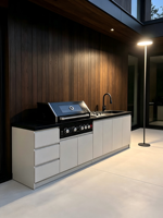 Cuisine extérieure moderne sans fumée pour jardin et terrasse, avec barbecue 5 brûleurs, plaque de cuisson à gaz, évier et station de cuisson en acier inoxydable