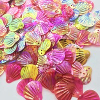Paillettes en vrac en PET en forme de coquille avec trou, irisées, pour la couture, les robes, les costumes, les bijoux, le bricolage, la décoration artisanale, vente en gros
