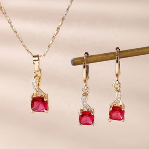 Parures de bijoux en or laminé 18 carats pour femmes, avec zircon américain, style mode, pour mariage, vente en gros - Product Image 1