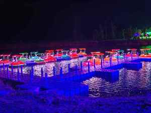 Bateau tamponneur électrique d'extérieur avec son surround musical 3D, lumières colorées et pistolet à eau, pour usage domestique adulte - Product Image 3