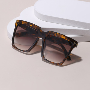 Nuevas Gafas de Sol Polarizadas con Marco Cuadrado UV400 para Mujer, Gafas de Conducir Grandes y Modernas para Exteriores, Marco Negro, Lentes de PC - Product Image 4