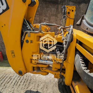 Chargeuse-pelleteuse JCB 3CX 4x4 d'occasion avec godet et bras d'excavatrice – Équipement d'occasion - Product Image 5