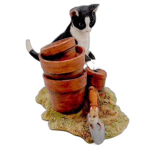 Figurine de chat noir et blanc vintage Sherratt et Simpson en polyrésine/résine avec souris et pots de plantes - Product Image 6