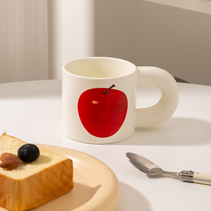 Tazza in Ceramica Stile Nordico con Motivo a Mela Senza Coperchio, Tazza per <span class=keywords><strong>Caffè</strong></span> e Tè per Ufficio e Camera da Letto, Design Carino e di Alta Qualità - Product Image 3