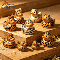 Canard en caoutchouc à motif léopard tendance, jouet flottant en PVC écologique pour le plaisir des enfants dans le bain et la décoration de fête sur le thème rétro