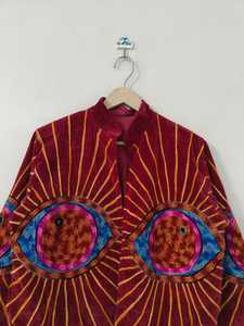 Veste Suzani en velours brodée à l'œil, style bohème, veste statement artisanale, veste Suzani en velours faite à la main avec motif œil - Product Image 2