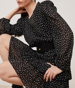 OEM Robe décontractée courte à col en V et à pois pour femmes de haute qualité avec ceinture - Product Image 4