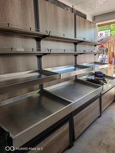 Mesa de exhibición de frutas y verduras frescas comercial moderna de doble cara para uso en supermercados - Product Image 2