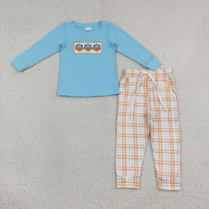 Ensemble de Thanksgiving pour bébé garçon : chemise brodée citrouilles et pantalon à carreaux - Product Image 3