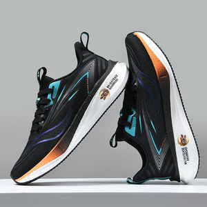 Chaussures de sport respirantes à lacets en PVC pour hommes avec logo personnalisé, plaque en carbone, tendance mode printemps/été, doublure en mesh - Product Image 5