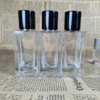Offre Spéciale 30ml 50ml 100ml Atomiseur de pulvérisateur clair carré de luxe FEA 15mm Bouteille de parfum en verre vide avec bouchon magnétique