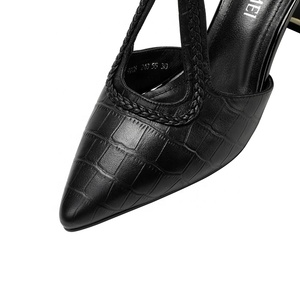 Escarpins de luxe pour <span class=keywords><strong>femme</strong></span> à bride en T, effet croco, avec détails tressés et talon carré, personnalisables OEM/ODM, été automne - Product Image 6