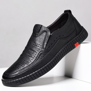 Chaussures décontractées pour hommes en cuir véritable respirant, à enfiler, bout rond, mode estivale, semelle extérieure en caoutchouc, couleur unie, logo sur le dessus - Product Image 1