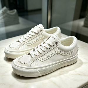 Nouvelles <span class=keywords><strong>Chaussures</strong></span> de Skate en Toile Tendance 2026 Style Vintage avec Perles - Product Image 3