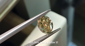 Diamante Ovale Taglio Antico 2.86 Ct Colore Giallo Verdiastro Fantasia Purezza VS Senza Conflitti Sciolto Certificato IGI Diamante Coltivato in Laboratorio per Gioielli - Product Image 3