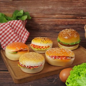 Balle anti-stress réaliste en forme de grand hamburger, fausse nourriture souple pour la décoration de café, burger, pizza, nouilles - Product Image 1
