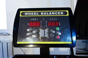 ZeHoo Popular, máquina cambiadora de neumáticos móvil de 12-24 pulgadas, equipo de alineación de ruedas para neumáticos de automóviles y motocicletas en talleres - Product Image 4