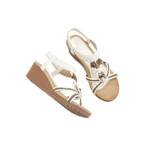 Nouvelles sandales d'été pour femmes, en peluche moelleuse, couleurs mélangées, pour extérieur et bureau, à semelle fine, avec boucle de ceinture, chaudes et tendance, vente en gros - Product Image 2