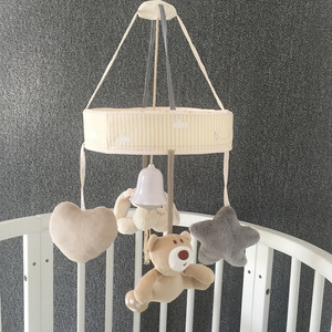 <span class=keywords><strong>Mobile</strong></span> de <span class=keywords><strong>bébé</strong></span> en feutre doux mignon <span class=keywords><strong>lumineux</strong></span> et coloré pour décor de pépinière étoiles en feutre nuages de lune jouets pour <span class=keywords><strong>bébé</strong></span> - Product Image 1