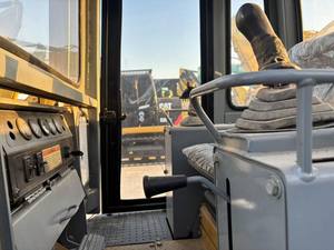 Bulldozer D4C d'occasion haut de gamme à haut rendement pour la construction, l'exploitation minière, le terrassement, les machines industrielles en stock - Product Image 5