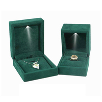 Luxuriöse Samt-LED-Ringbox mit individuellem Logo, Scharnierdesign für Hochzeit und Verlobung, Dunkelgrün-Marineblau, Aufbewahrungs- und Geschenkverpackung für Schmuck